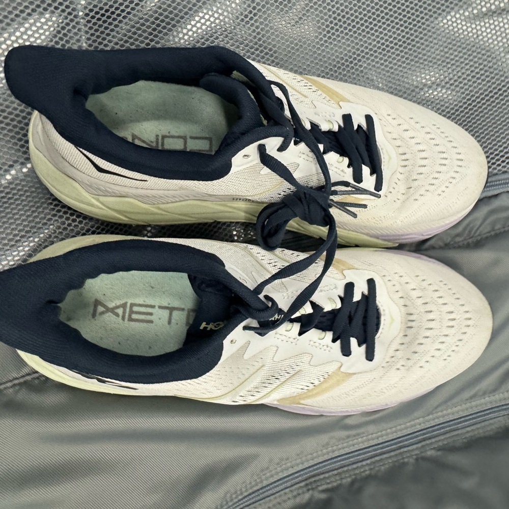 HOKA ARAHI 5 shoes excellent like new condition - Picture 10 of 15